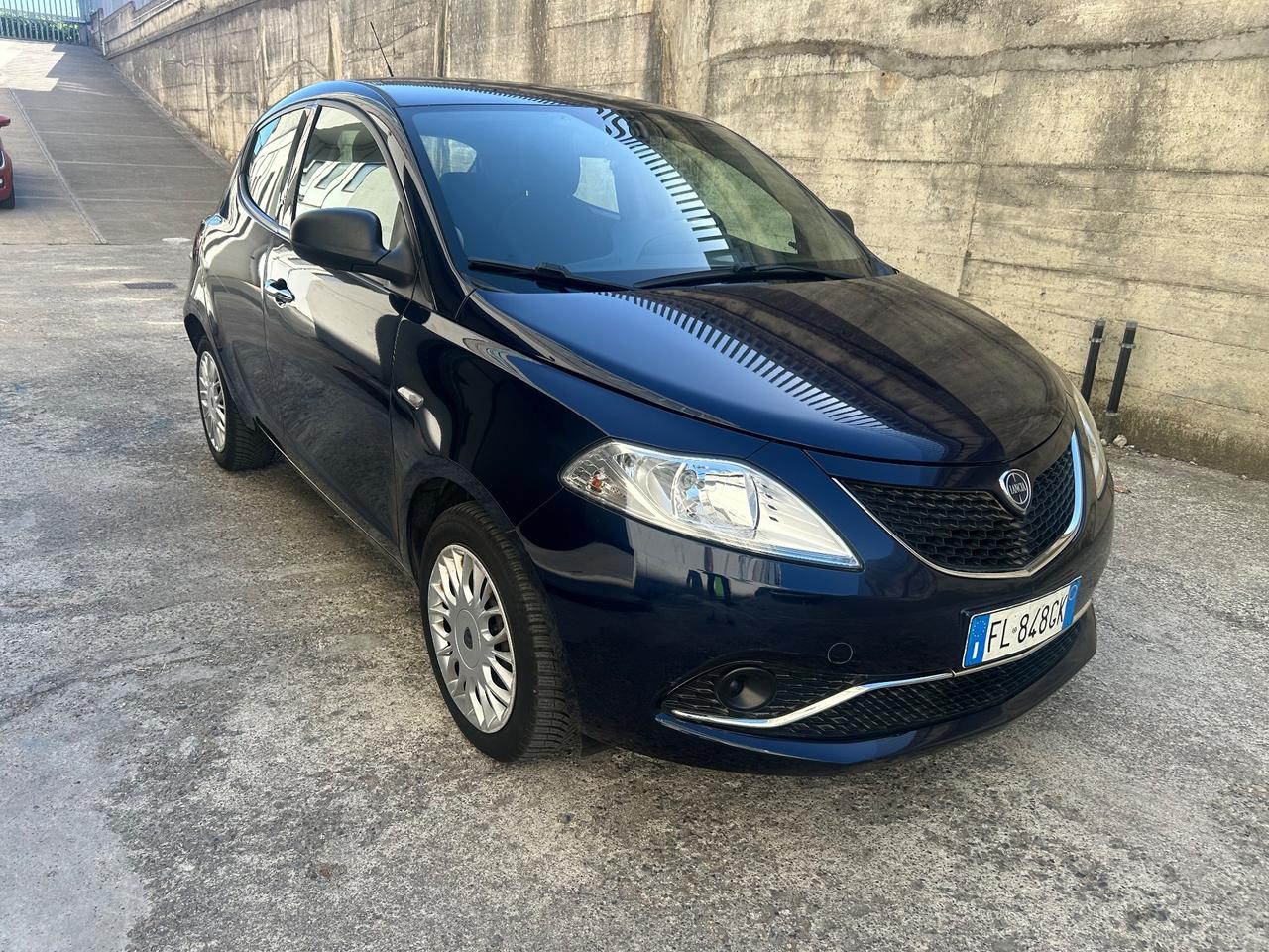 Lancia Ypsilon 1.2 69 CV 5 porte Silver