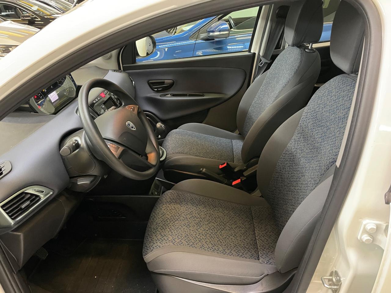 Lancia Ypsilon 1.0 FireFly 5 porte S&S Hybrid Oro