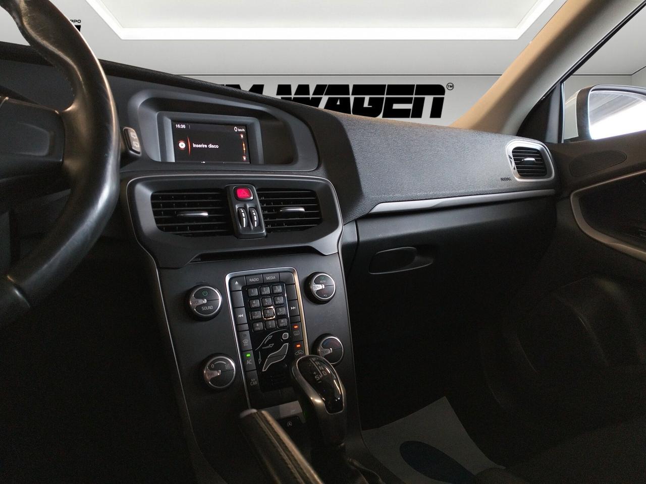 Volvo V40 1.6 d2 automatico - NEOPATENTATI