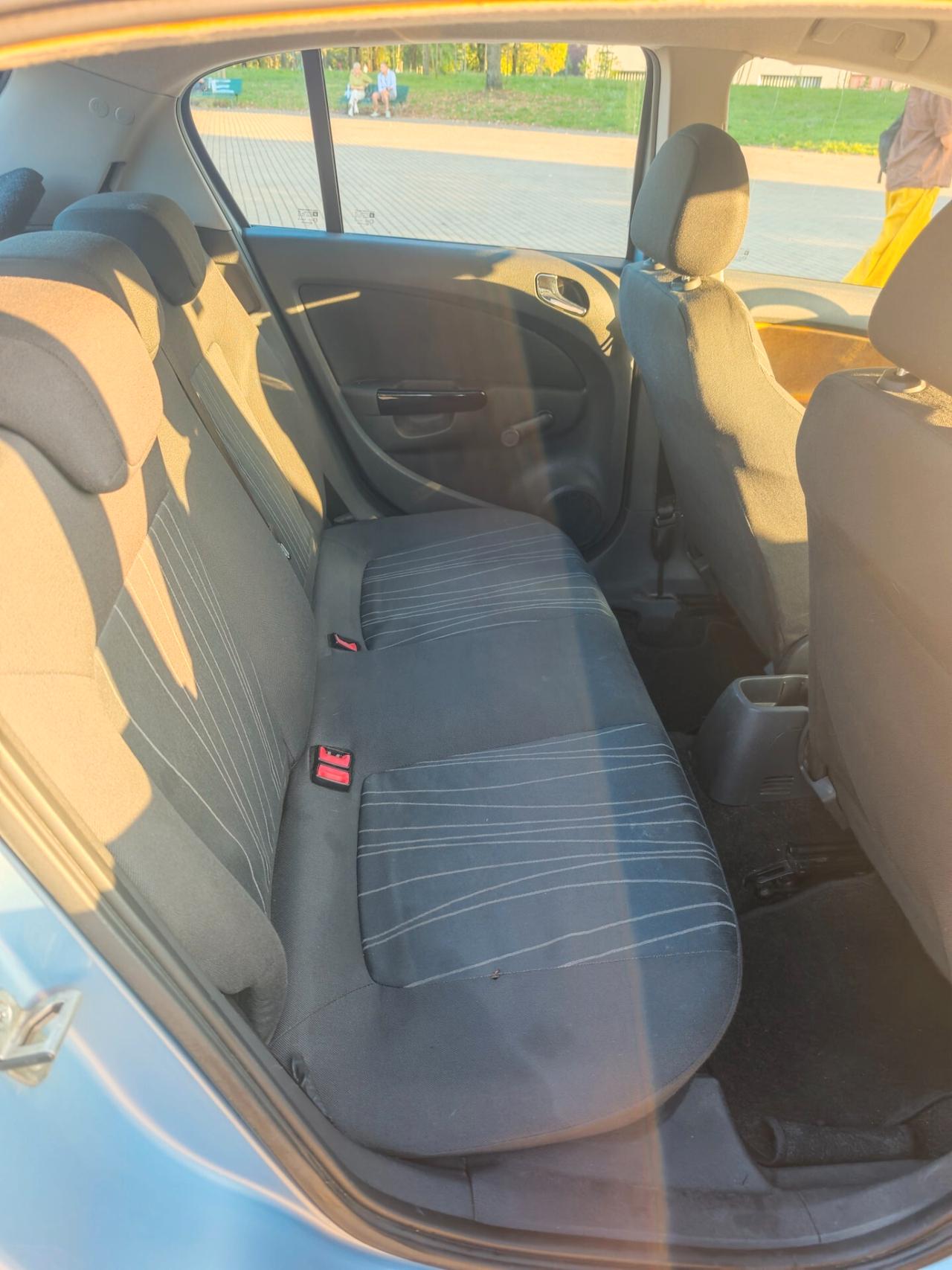 Opel Corsa 1.4 16V 5 porte Cosmo
