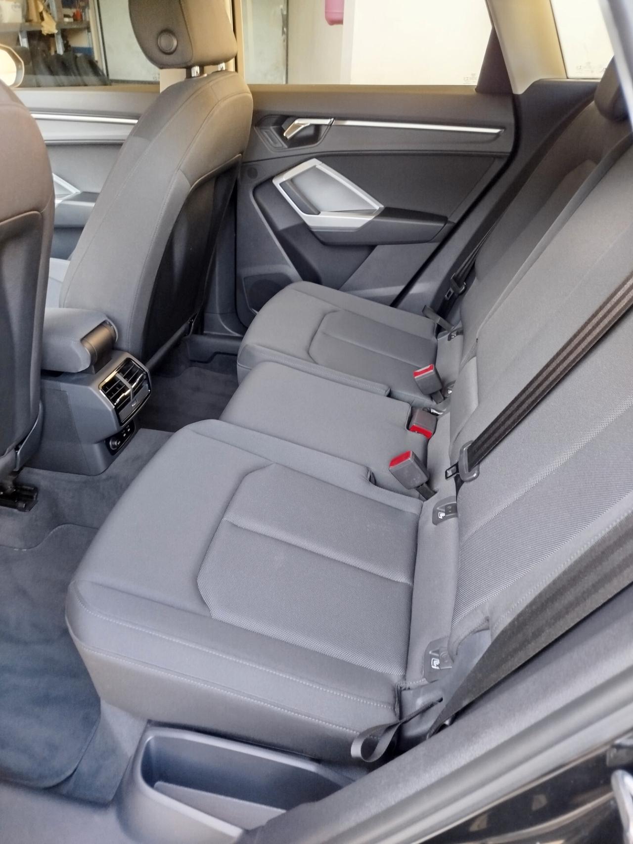 Audi Q3 40 TDI quattro S tronic Business Advanced