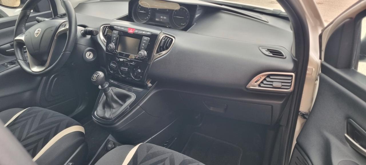 Lancia Ypsilon 1.2 69 CV 5 porte Gold