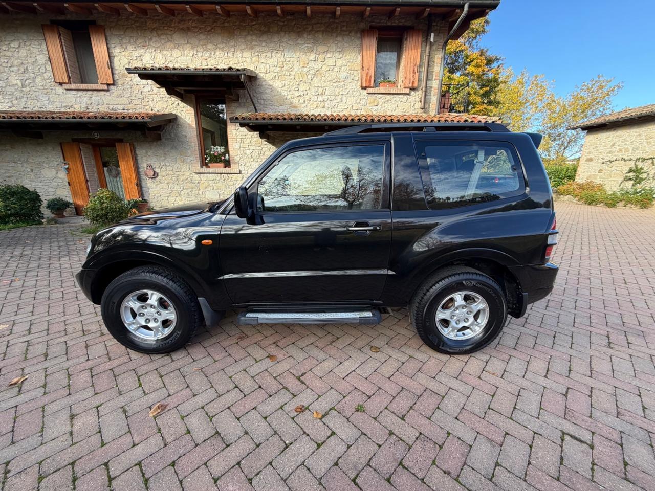Mitsubishi Pajero 2.5 TDI 3p. GLS1
