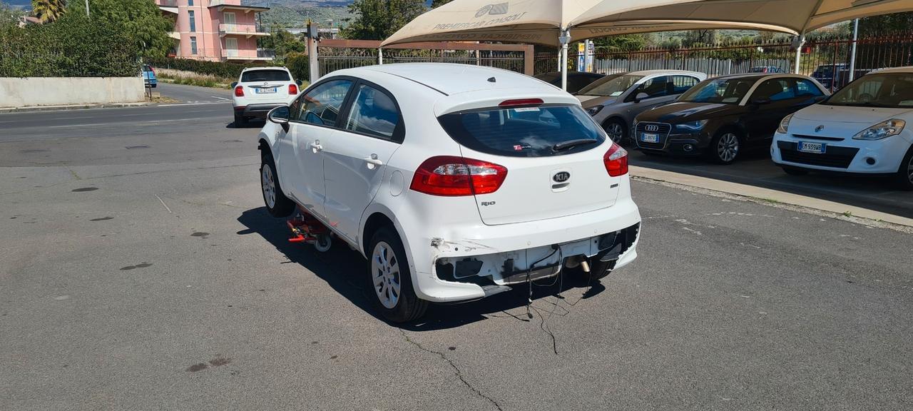 Kia Rio 1.1 CRDi Active 8.700Km *** Sinistrata ***