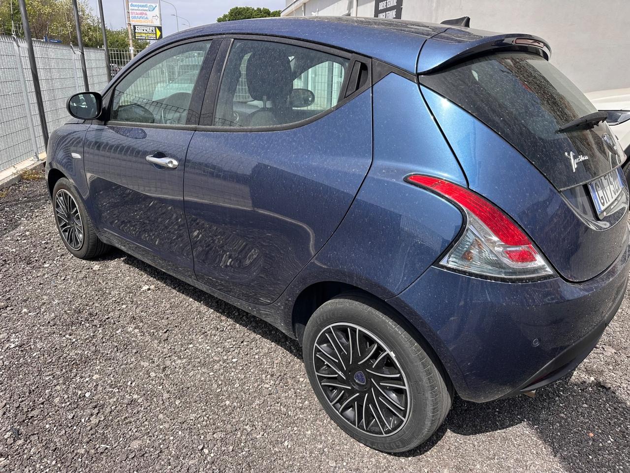 Lancia Ypsilon 1.0 FireFly 5 porte S&S Hybrid Ecochic Gold