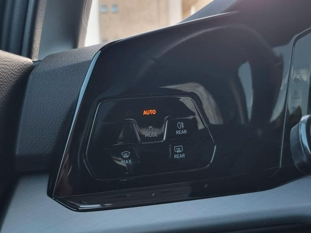Volkswagen Golf VIII Variant 2.0 tdi Life 115cv