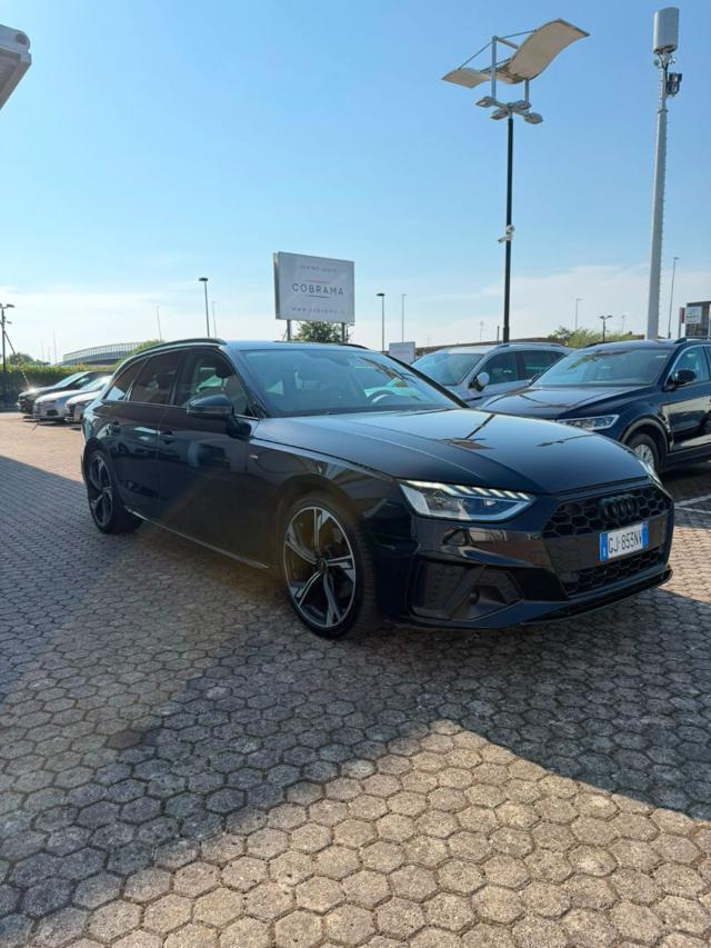 AUDI A4 Avant 35 TDI/163 CV S line edition FARI MATRIX