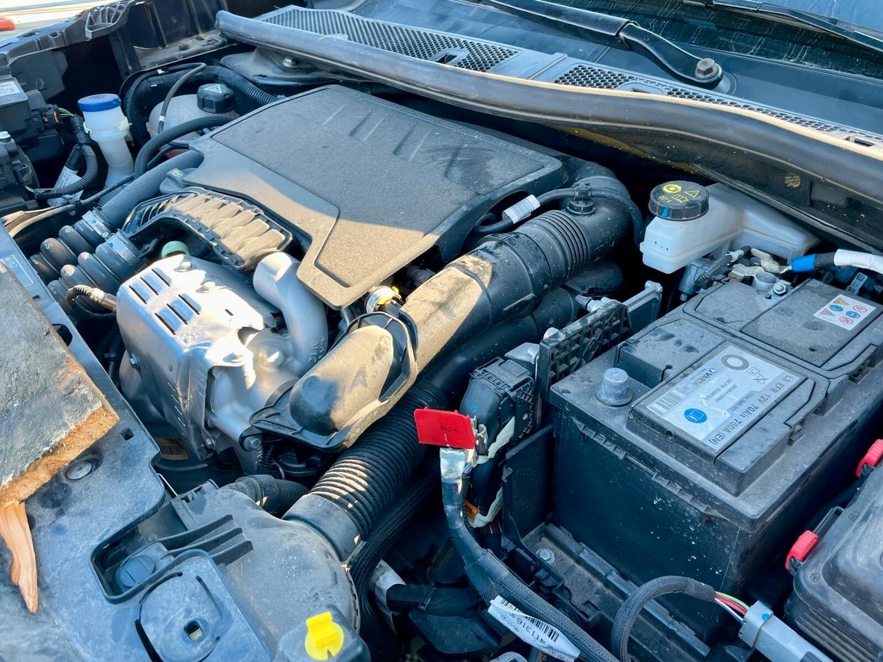 Peugeot 2008 PureTech 100 S&S Allure 2023 **VEICOLO SINISTRATO***VA IN MOTO