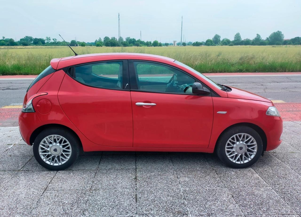 Lancia Ypsilon 0.9 TwinAir 85 CV 5 porte S&S DFN Gold AUTOMATICA