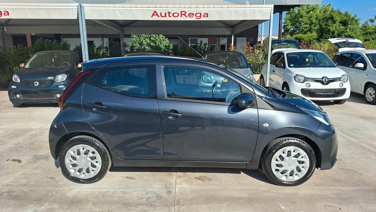 Toyota Aygo Connect 1.0 VVT-i 72 CV 5 porte 2021