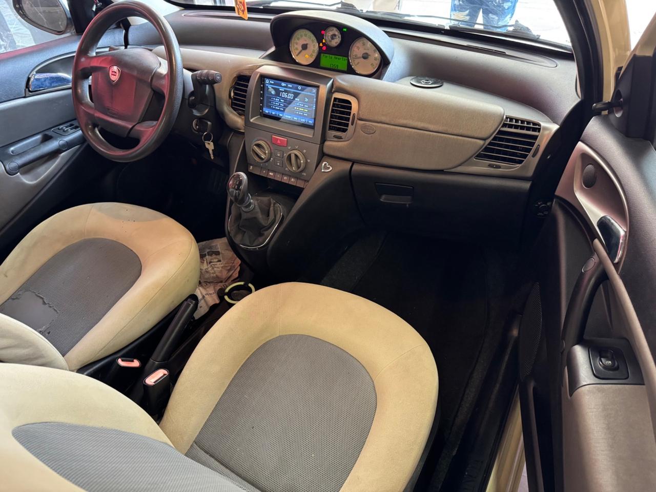 Lancia Ypsilon 1.2 Oro