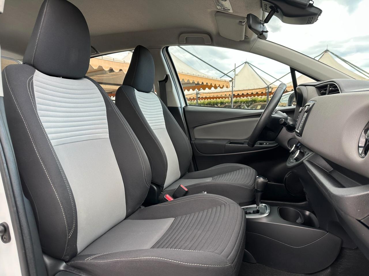 TOYOTA Yaris 1.5 Hybrid 5 porte Business