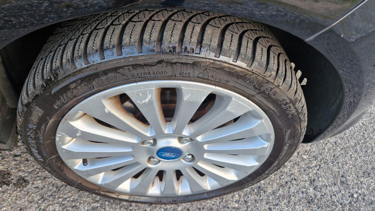 Ford Fiesta 1.4 5 porte Bz.- GPL Titanium Top neopatentati