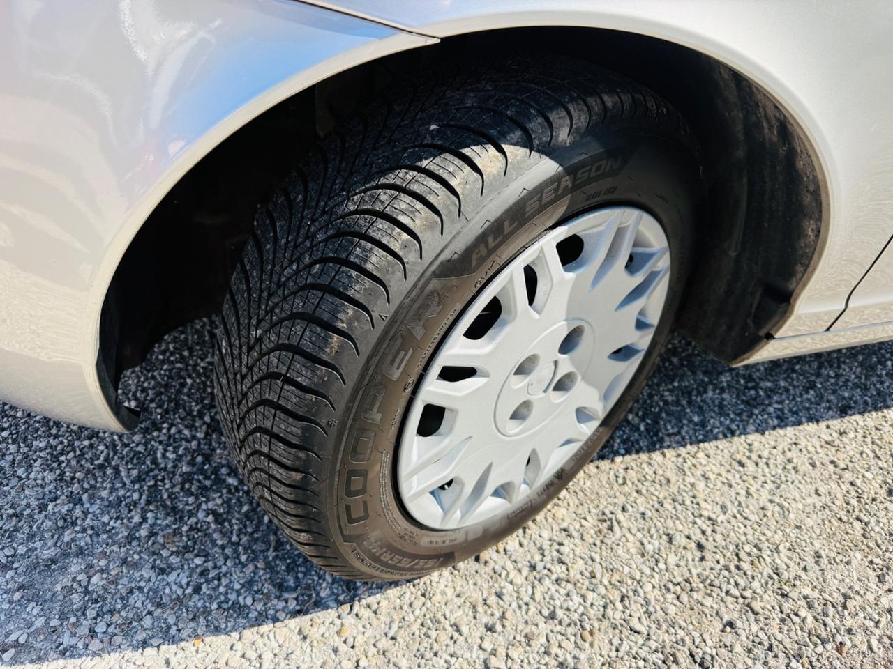 Lancia Ypsilon 1.2 8v Argento