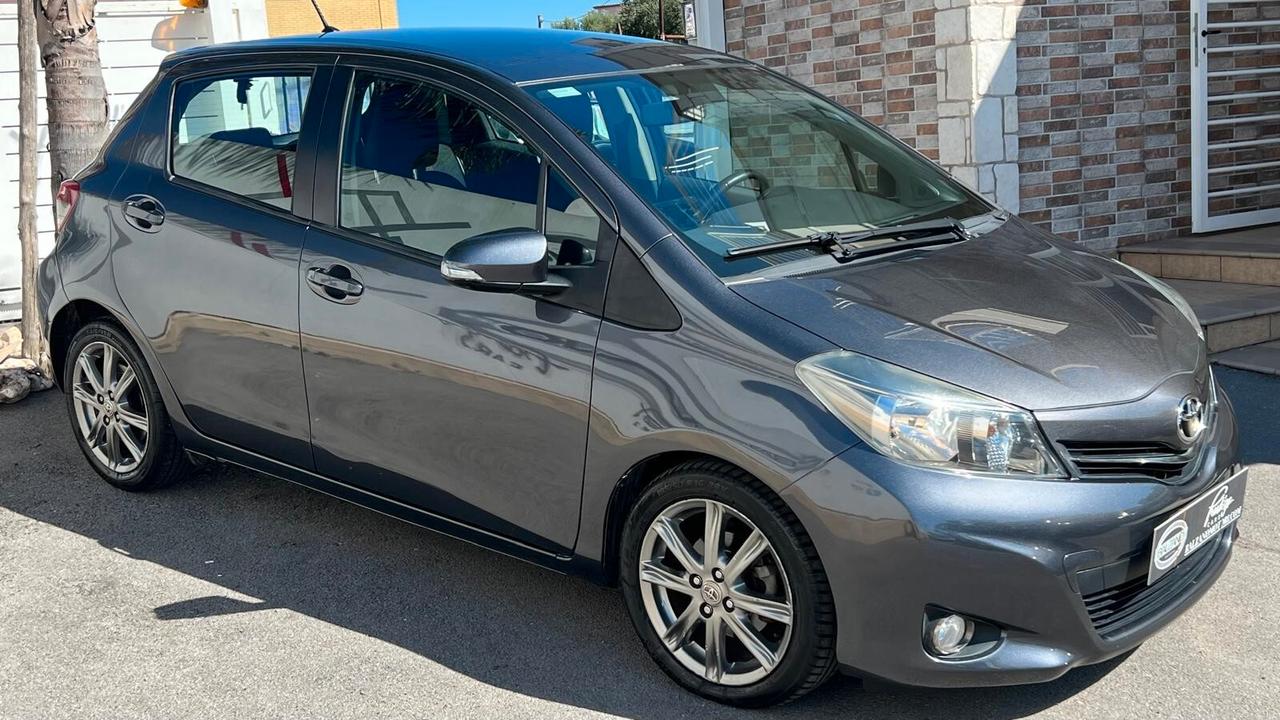 TOYOTA YARIS 1.4 D 5 PORTE LOUNGE 2014