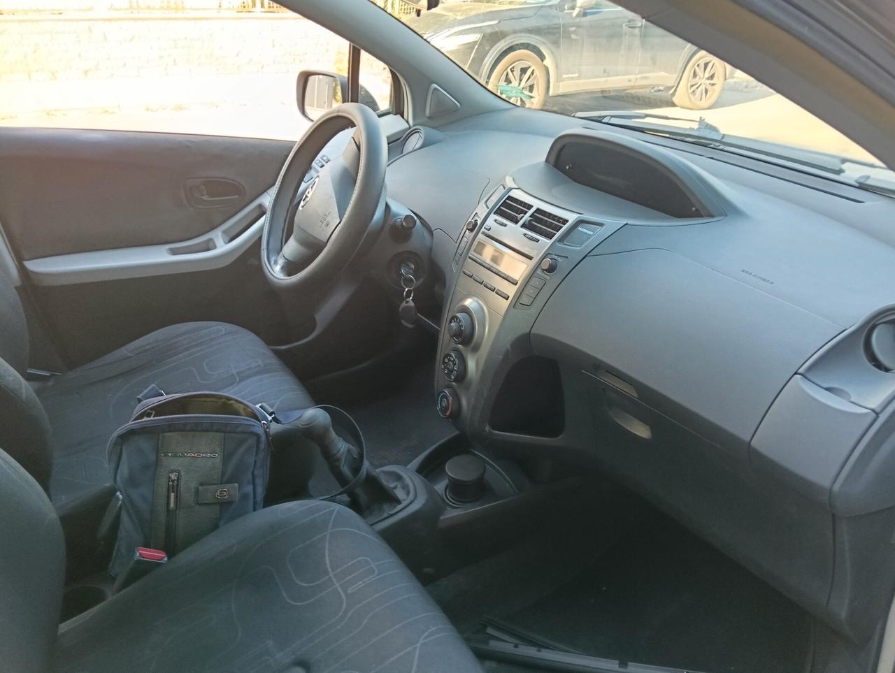 Toyota Yaris 1.0 5 porte Sol Uniprop. Full. da esposizione EURO 5