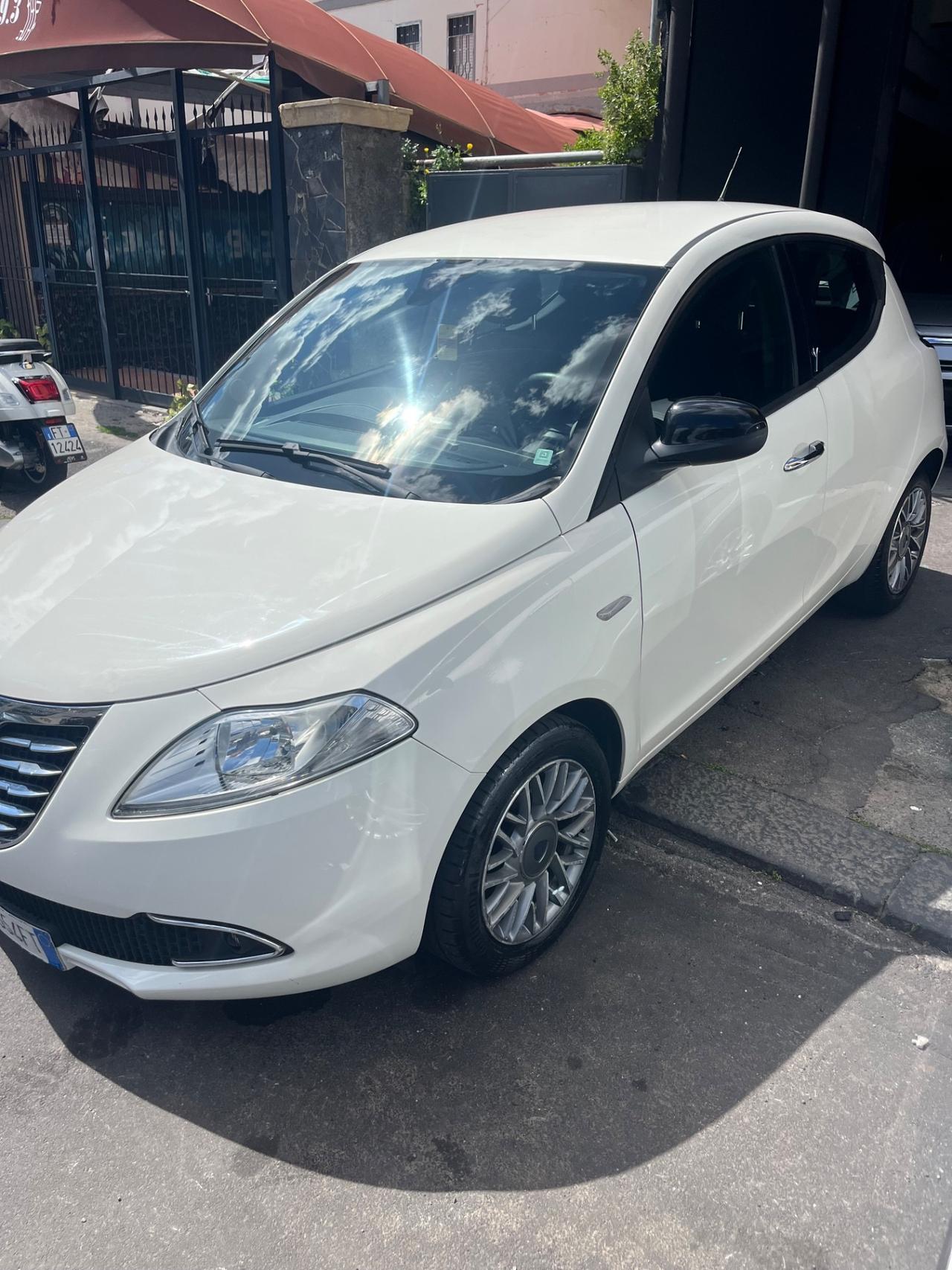 Lancia Ypsilon 1.2 69 CV 5 porte GPL Ecochic Platinum