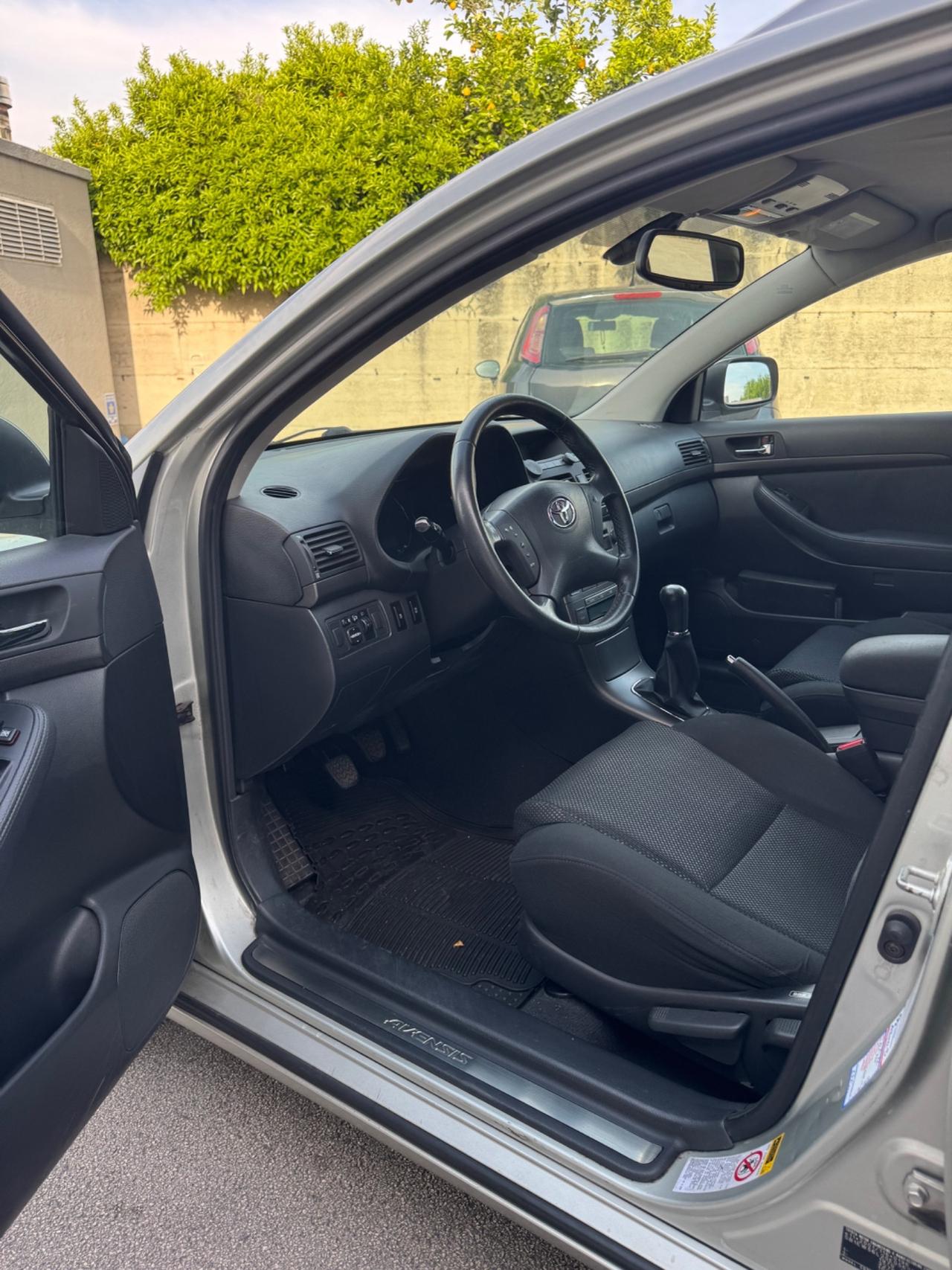 Toyota Avensis 2.0 D-4D 16V Station Wagon