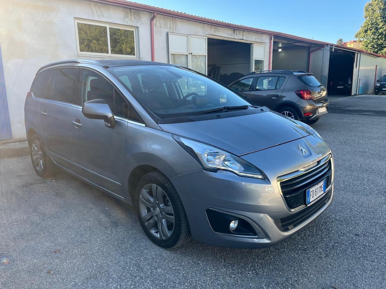 Peugeot 5008-2.0 hdi-7 P- allure-2016