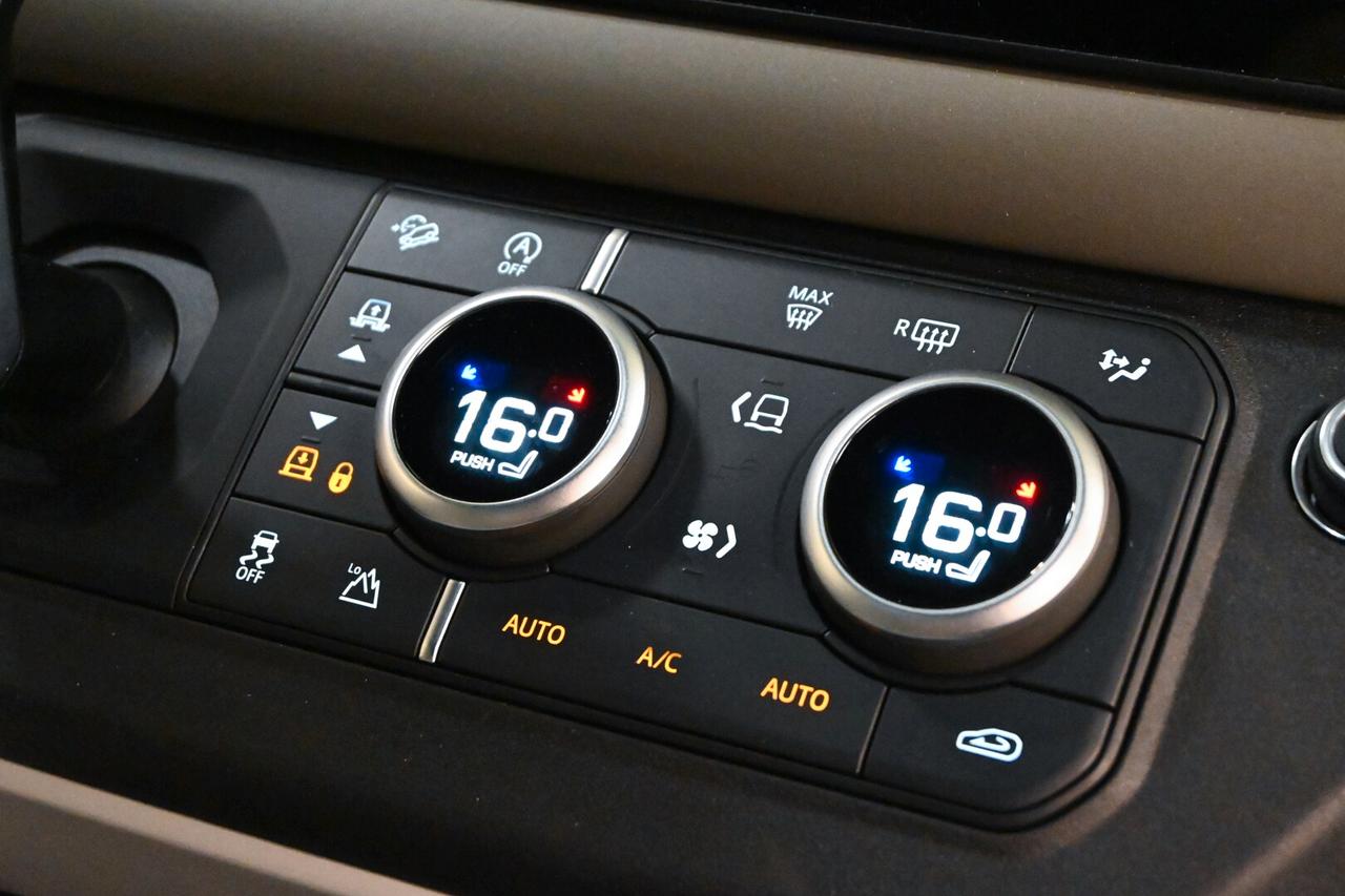 LAND ROVER Defender (2019) Defender 110 3.0D I6...