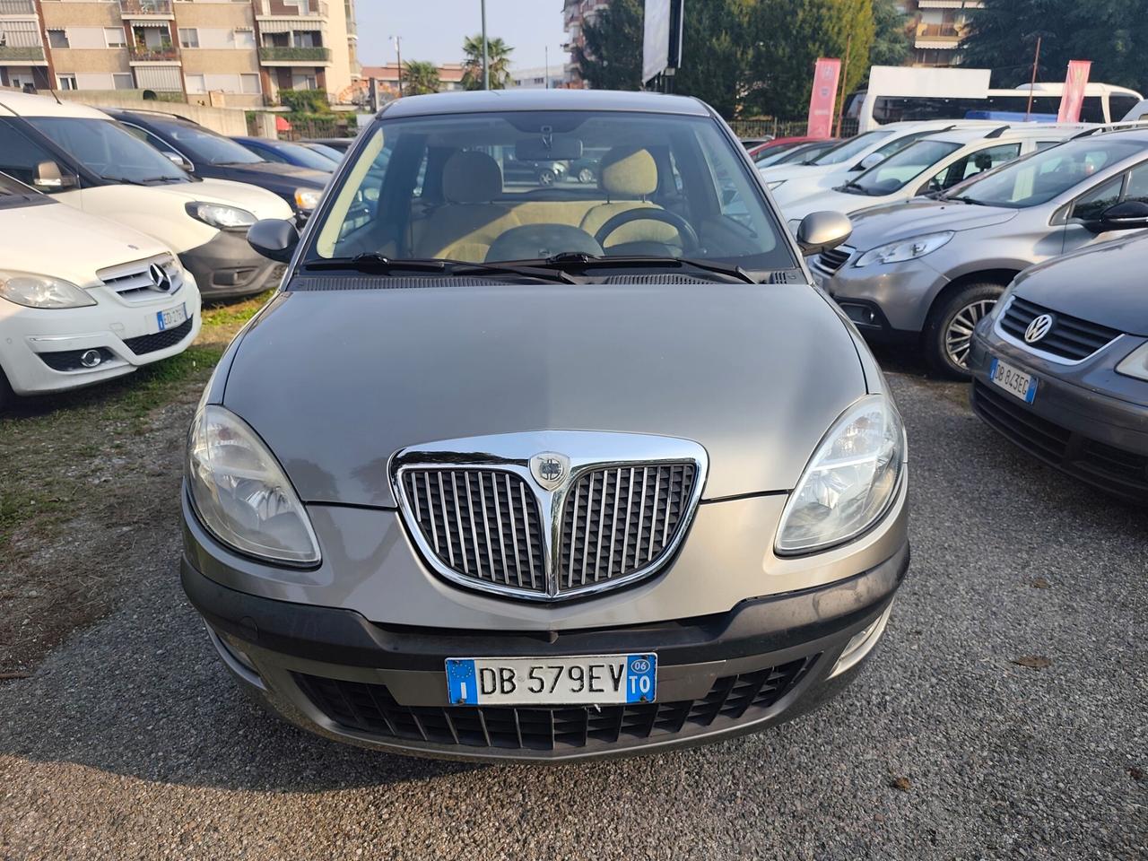 Lancia Ypsilon 1.3 MJT 75 CV Oro
