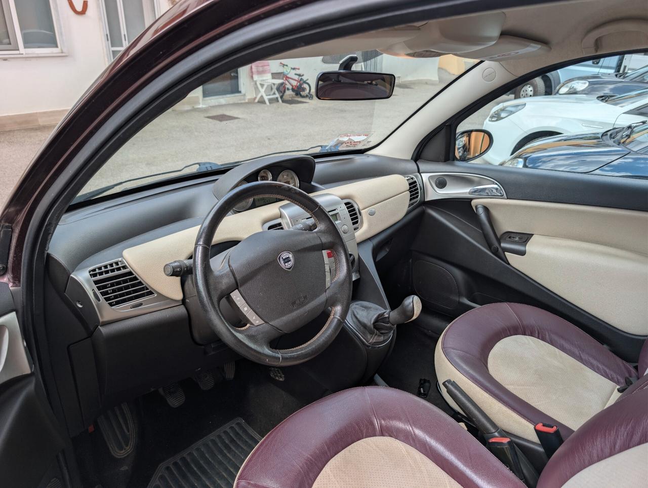 Lancia Ypsilon 1.3 MJT 75 CV Platino