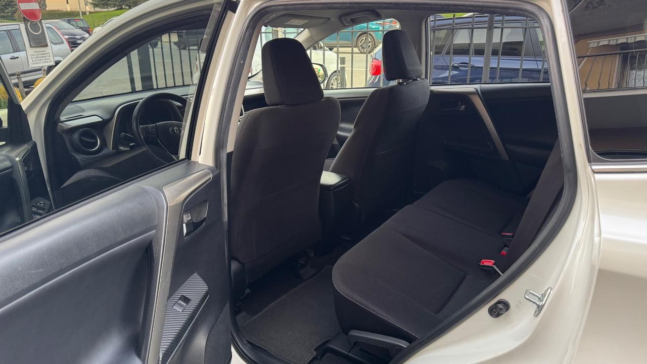 Toyota RAV 4 RAV4 2.2 D-CAT A/T 4WD Lounge gancio traino