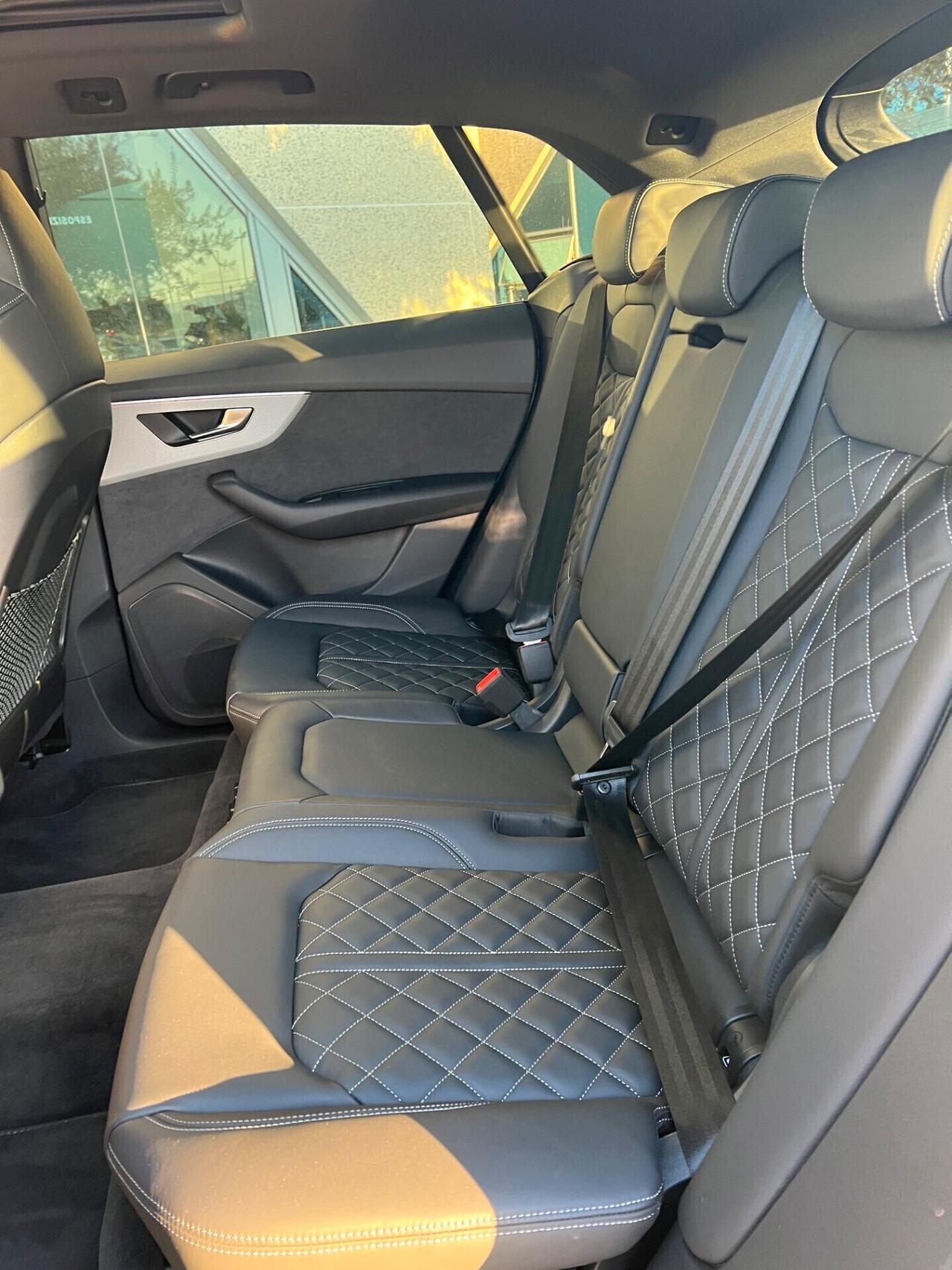 Audi Q8 Sline 3.0 mhev possibilità noleggio no scoring