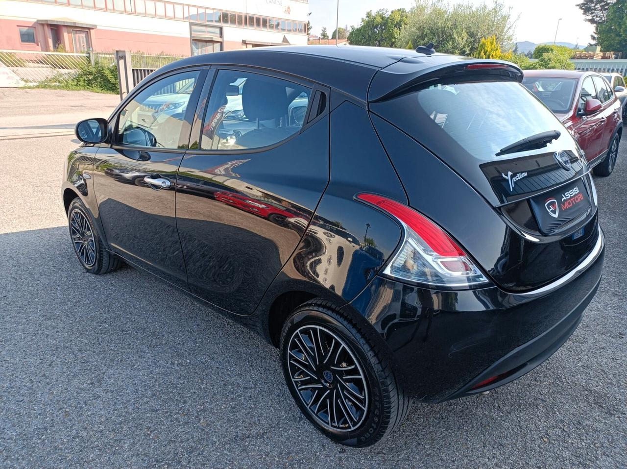 Lancia Ypsilon 1.0 FireFly 5 porte S&S Hybrid Silver