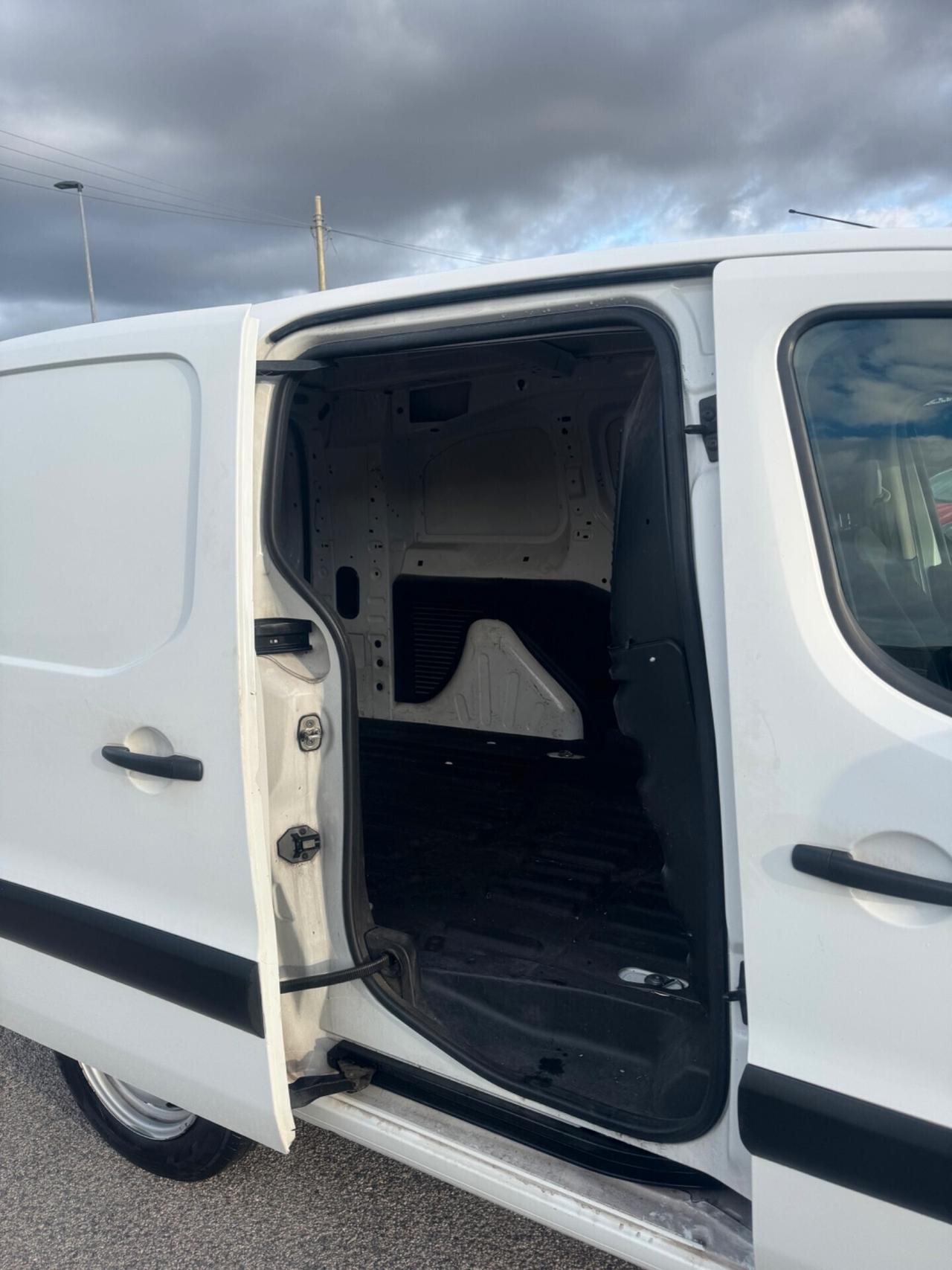 Peugeot Partner Passo Lungo con Porta Laterale Euro 6B