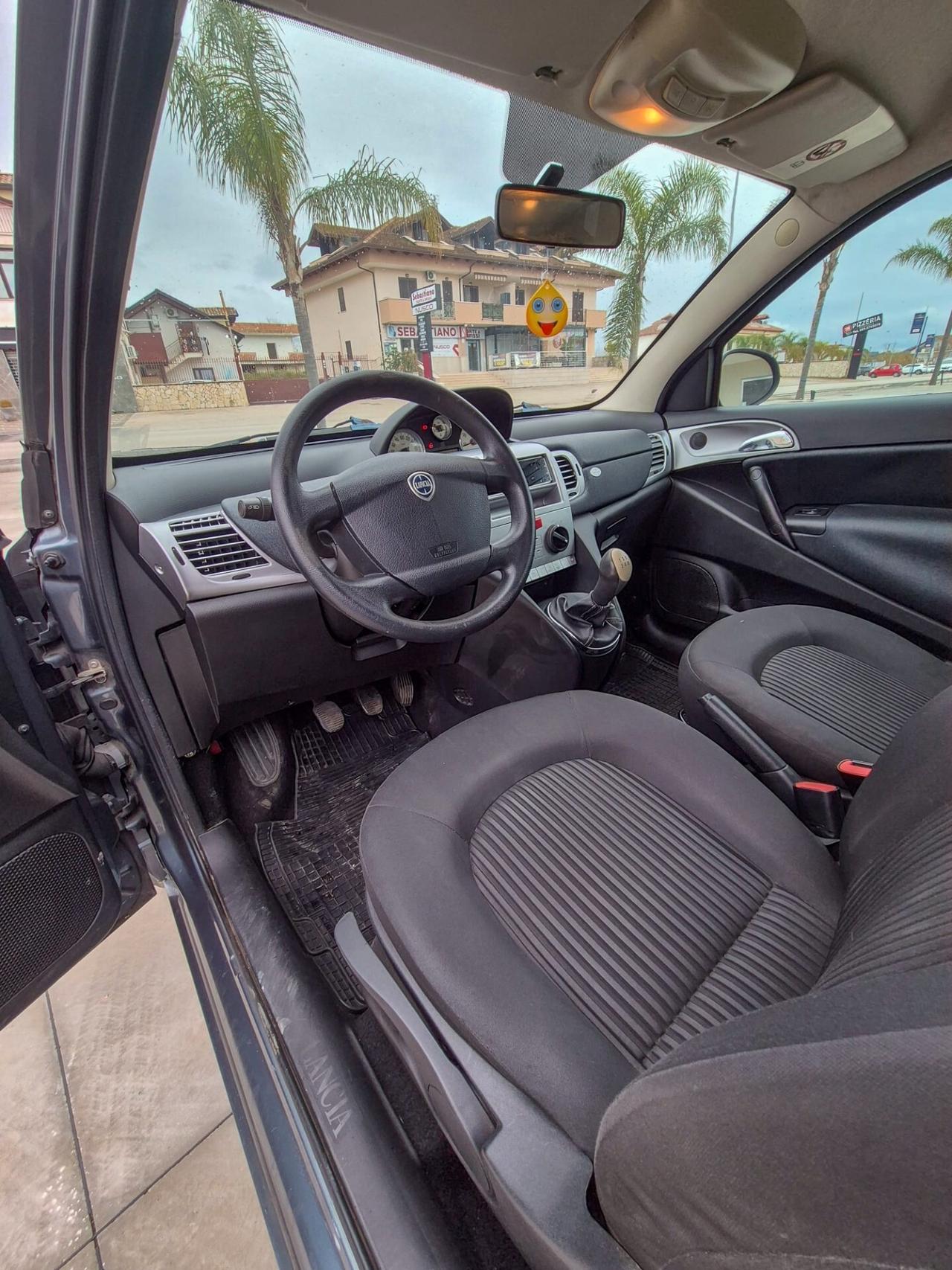 Lancia Ypsilon 1.3 MJT 75 CV Platino
