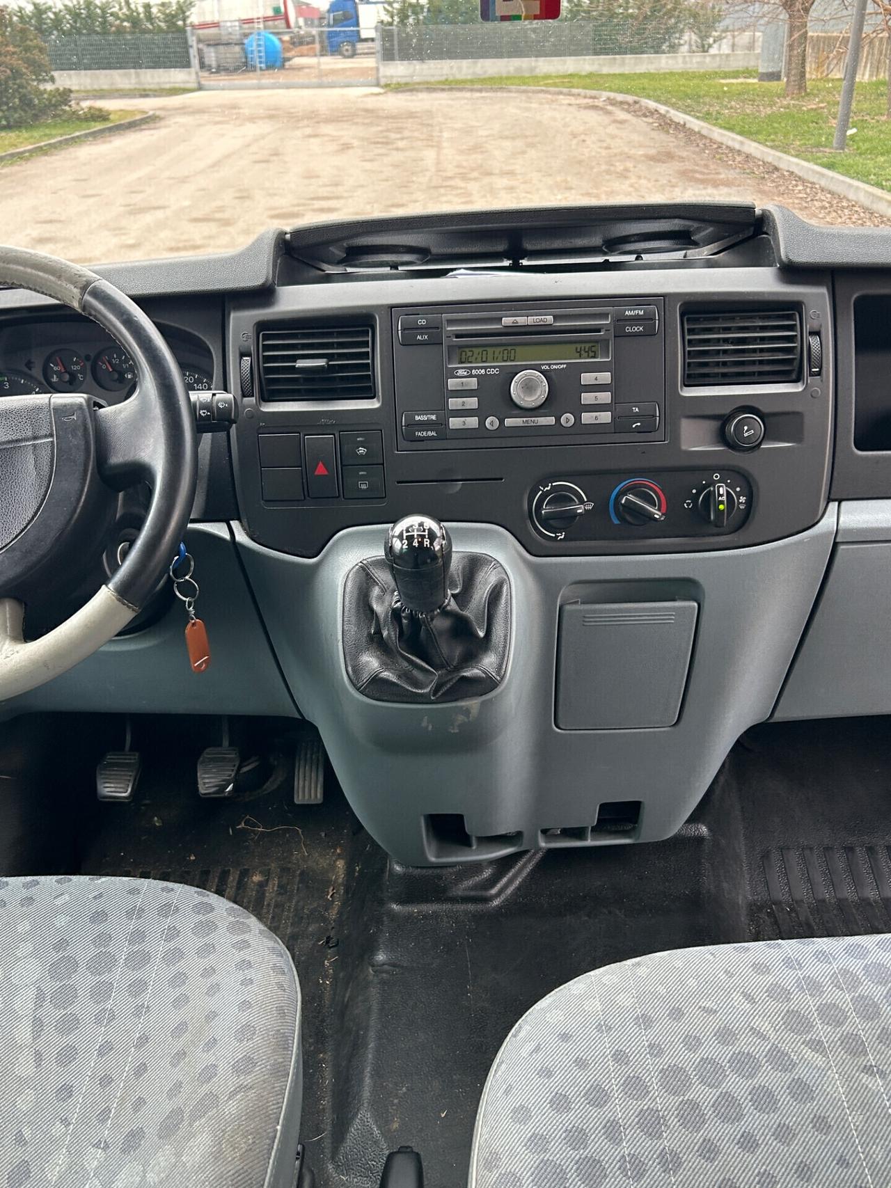 Ford Transit pulmino 9 posti con pedana