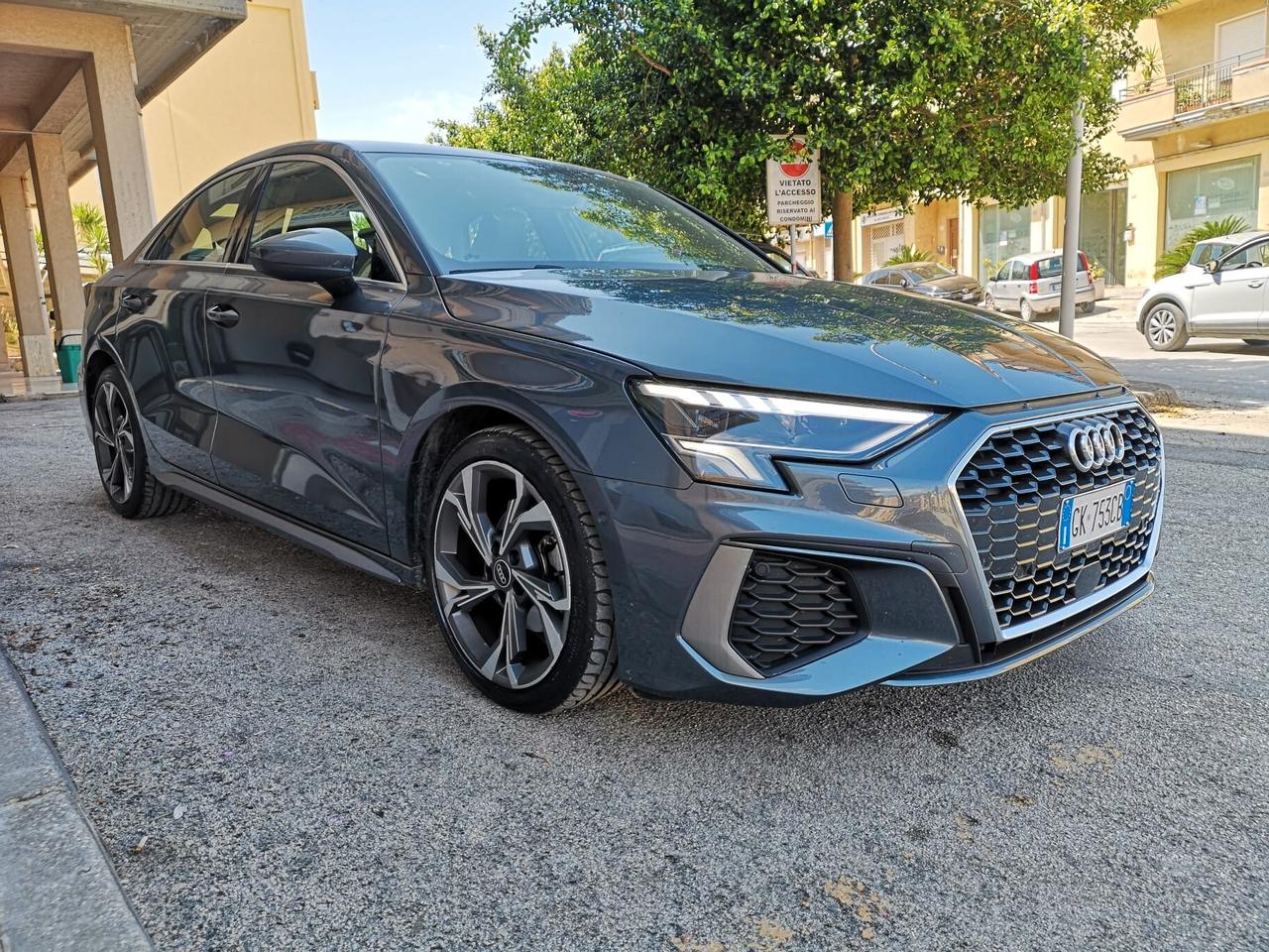 Audi A3 Sedan 30 TDI S tronic line edition