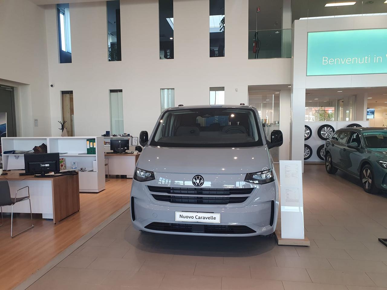 Volkswagen T7 Caravelle t7 2.0 tdi 150cv life l1 auto