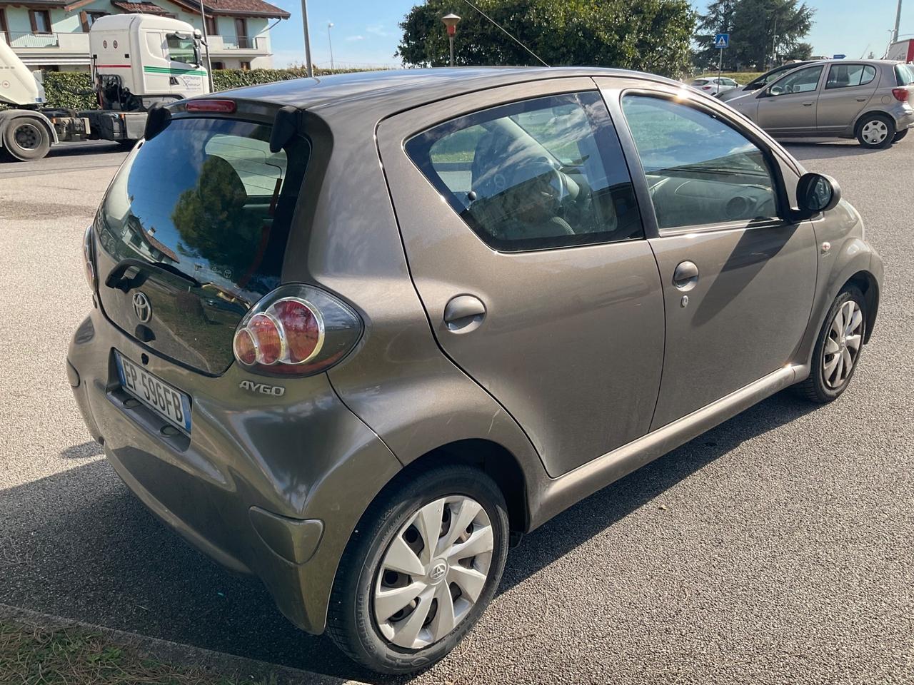 Toyota Aygo 1.0 12V VVT-i 5 porte Active Connect