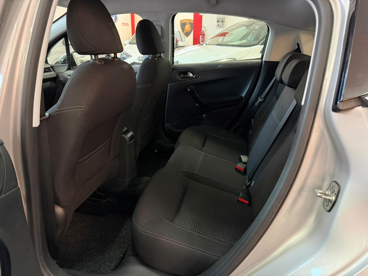 Peugeot 208 BlueHDi 75 5 porte Allure Navi