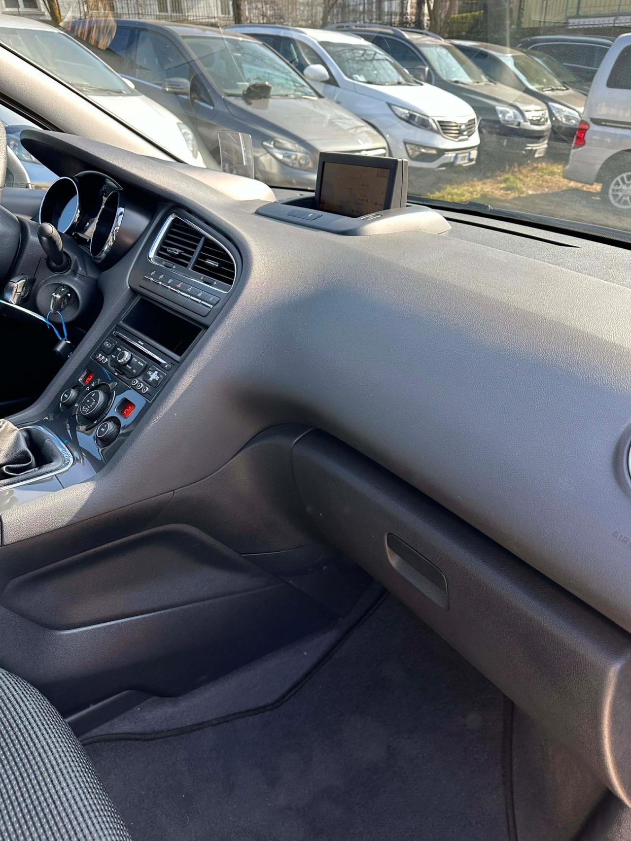 Peugeot 5008 1.6 HDi 115CV ALURE 7 POSTI TETTO KMCERT GARANZ