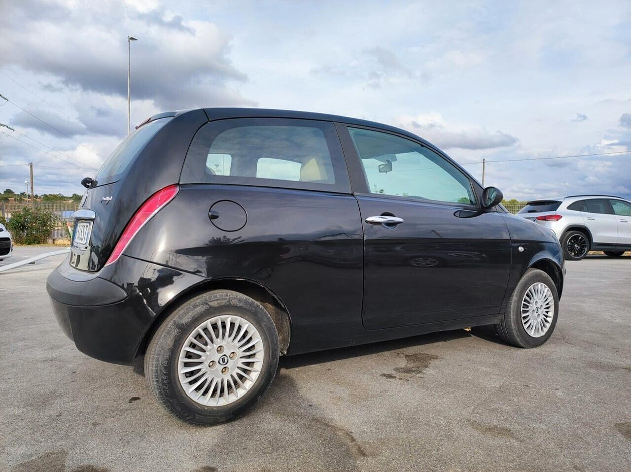 Lancia Ypsilon 1.3 MJT 75 CV Argento