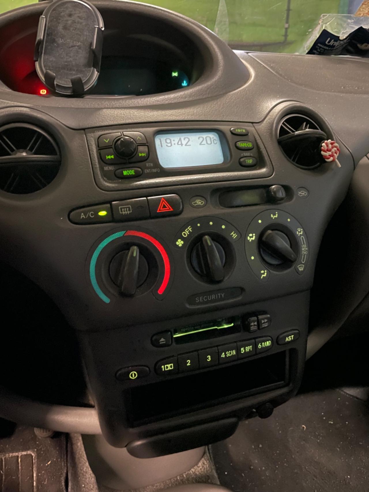 Toyota Yaris 1.0 Neopatentati