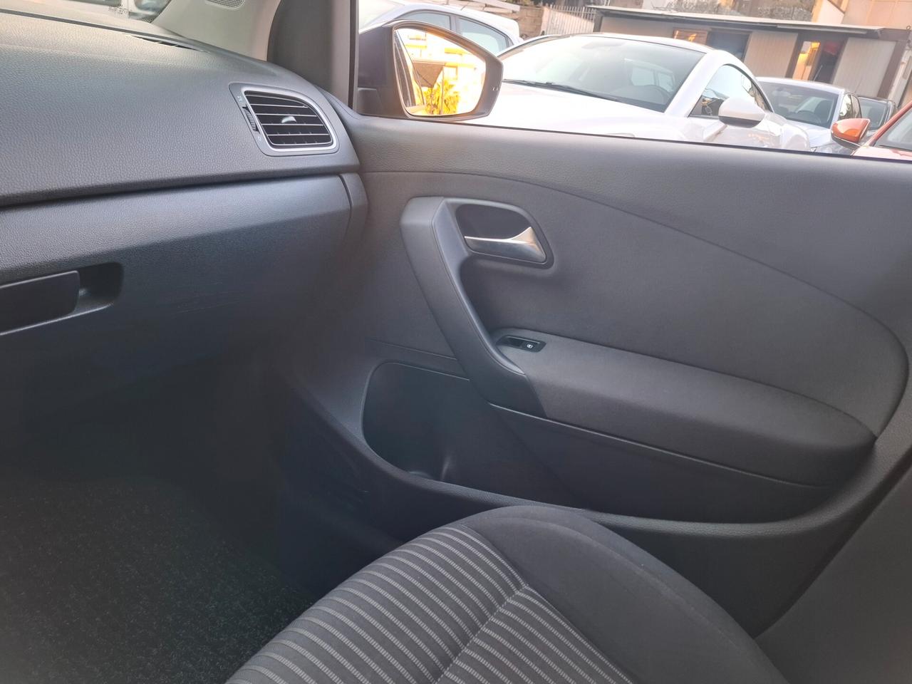 Volkswagen Polo - 1.6 TDI / Cambio automatico /