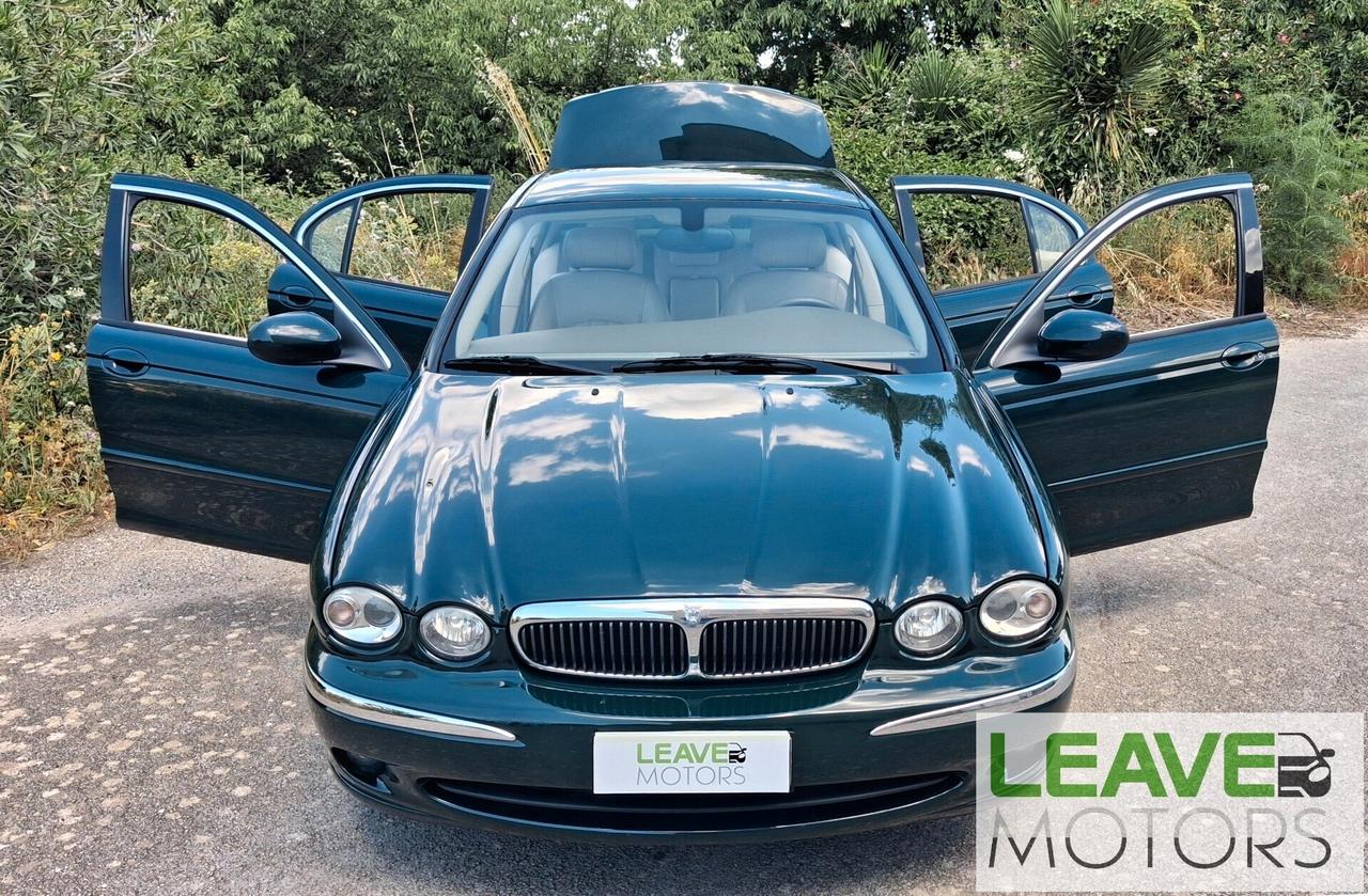 Jaguar X-Type 2 litri V6 Executive (M1540)