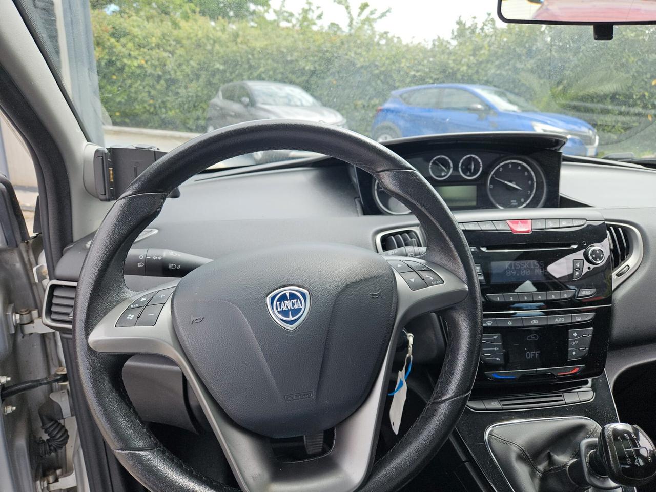 Lancia Ypsilon 0.9 TwinAir 85 CV 5 porte S&S Platinum