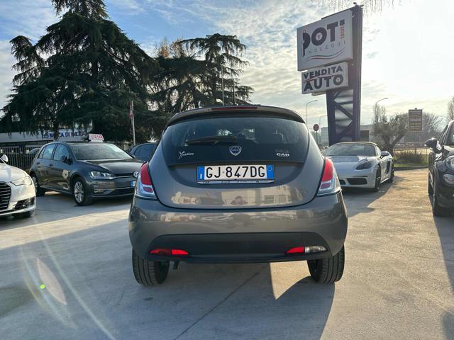 LANCIA Ypsilon 1.0 FireFly 5 porte S&S Hybrid Silver OK NEOPATENT