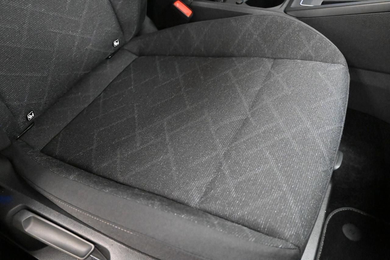 VOLKSWAGEN Golf 8ª serie Golf 1.0 eTSI EVO DSG...