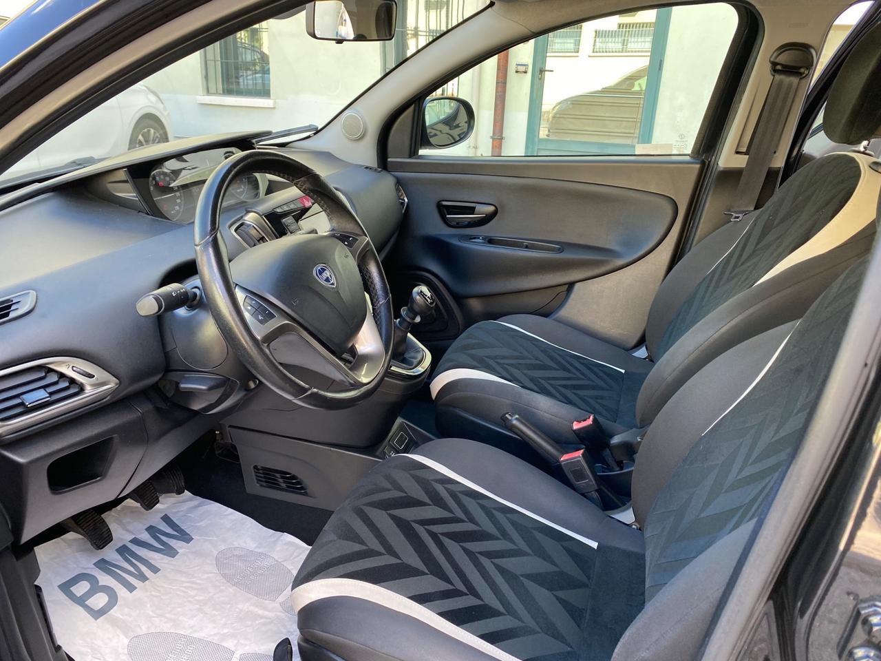 Lancia Ypsilon 1.2 69 CV 5 porte PLATINUM