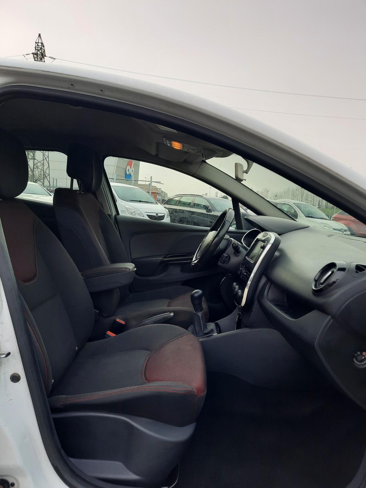 Renault Clio 1.2 75CV 5 porte Live OK NEOPATENTATI