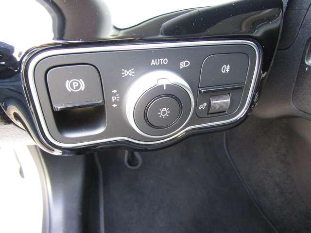 Mercedes-Benz A 180 BENZINA MHEV 136CV CAMBIO AUTO,FARI LED,CERCHI 17