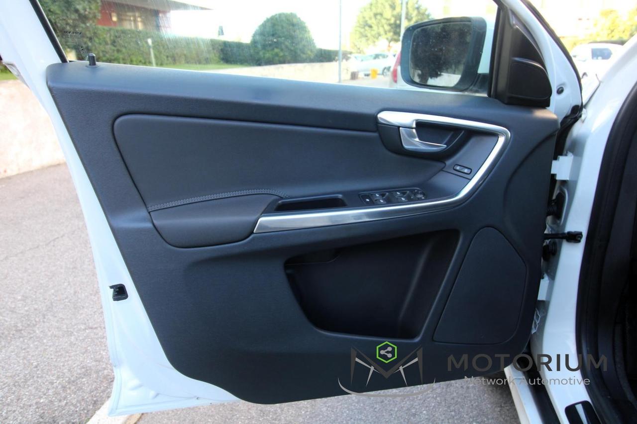 Volvo XC60 D3 Geartronic R-design Momentum