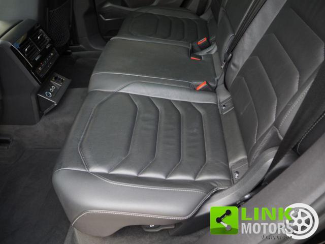 VOLKSWAGEN Touareg 3.0 V6 TDI 286 CV R-LINE