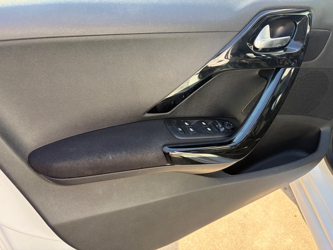 Peugeot 208 BlueHDi 1.6 5 porte Allure